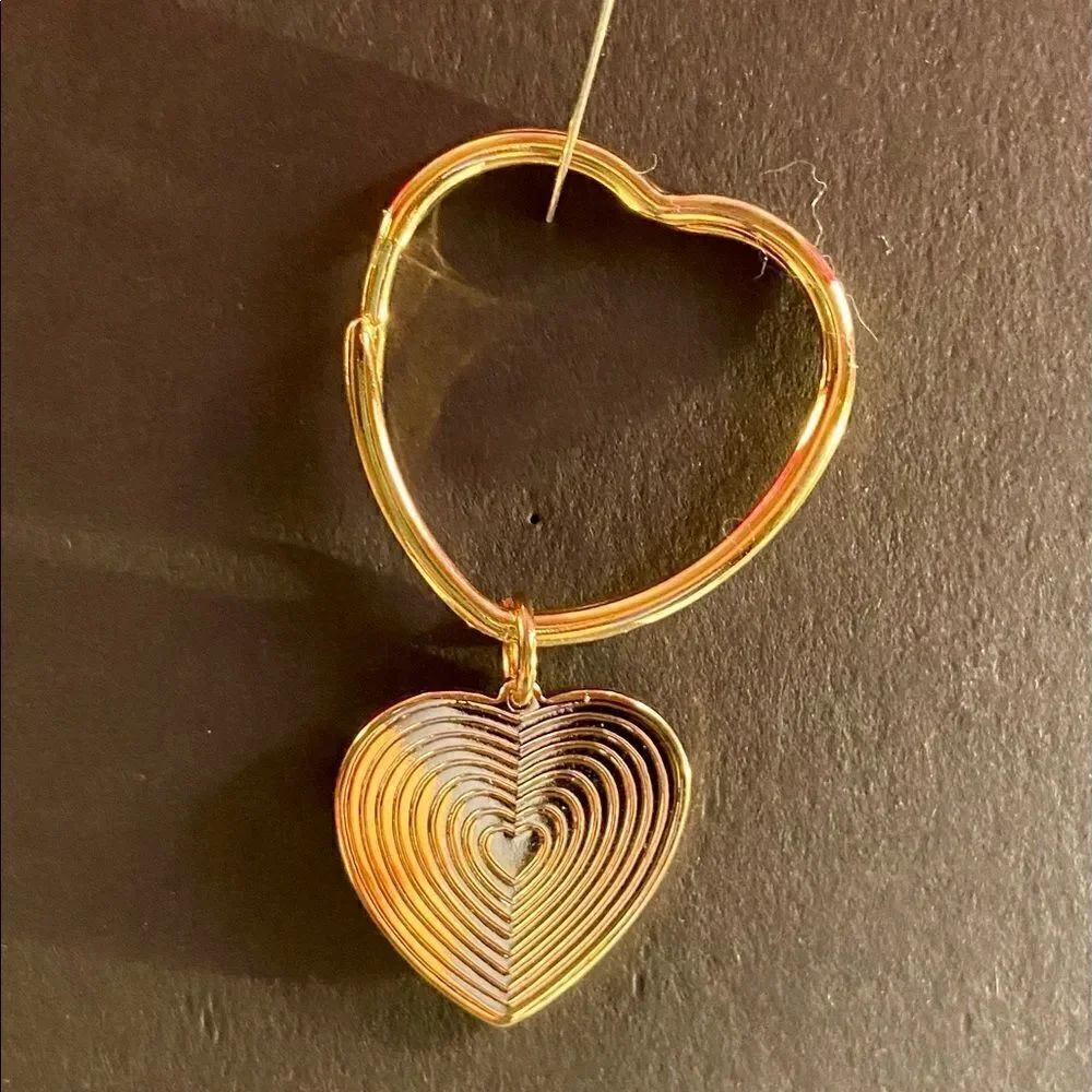 VTG New Old Stock 
Avon Gold Tone Dangling Heart Key Ring NOS